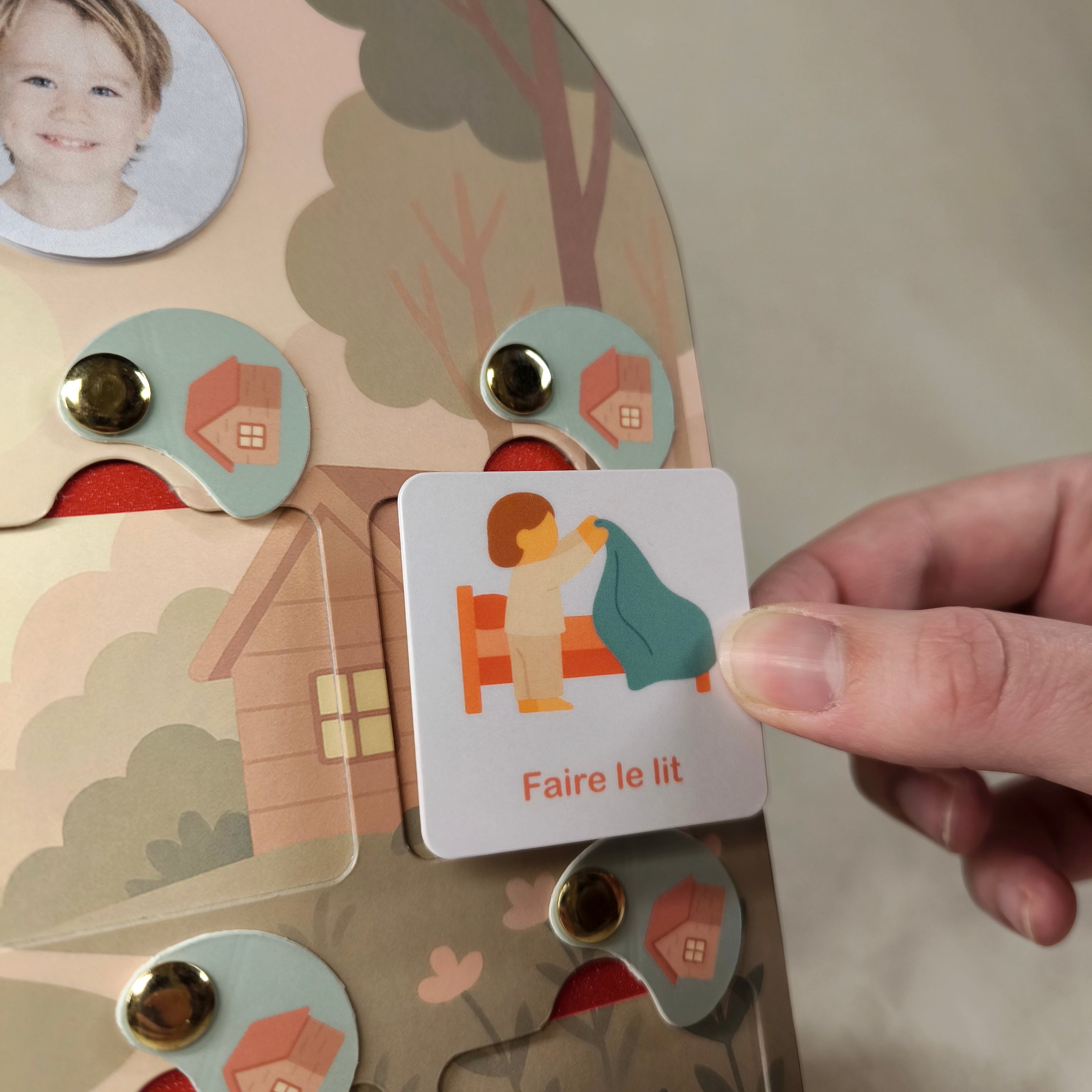 carte routine enfant insérée dans le support visuel